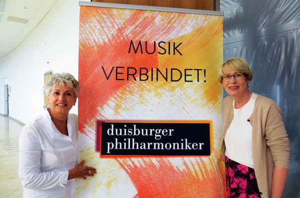 Dr. Doris König, 1. Vorsitzende und Beatrix E. Brinskelle stellvertretende Vorsitzende von   Gesellschaft der Freunde der Duisburger Philharmoniker e. V.